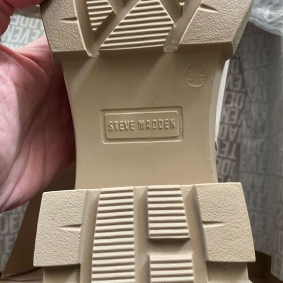 NIB Steve Madden Sand Suede Haywire Ankle Boot - Picture 5 of 6